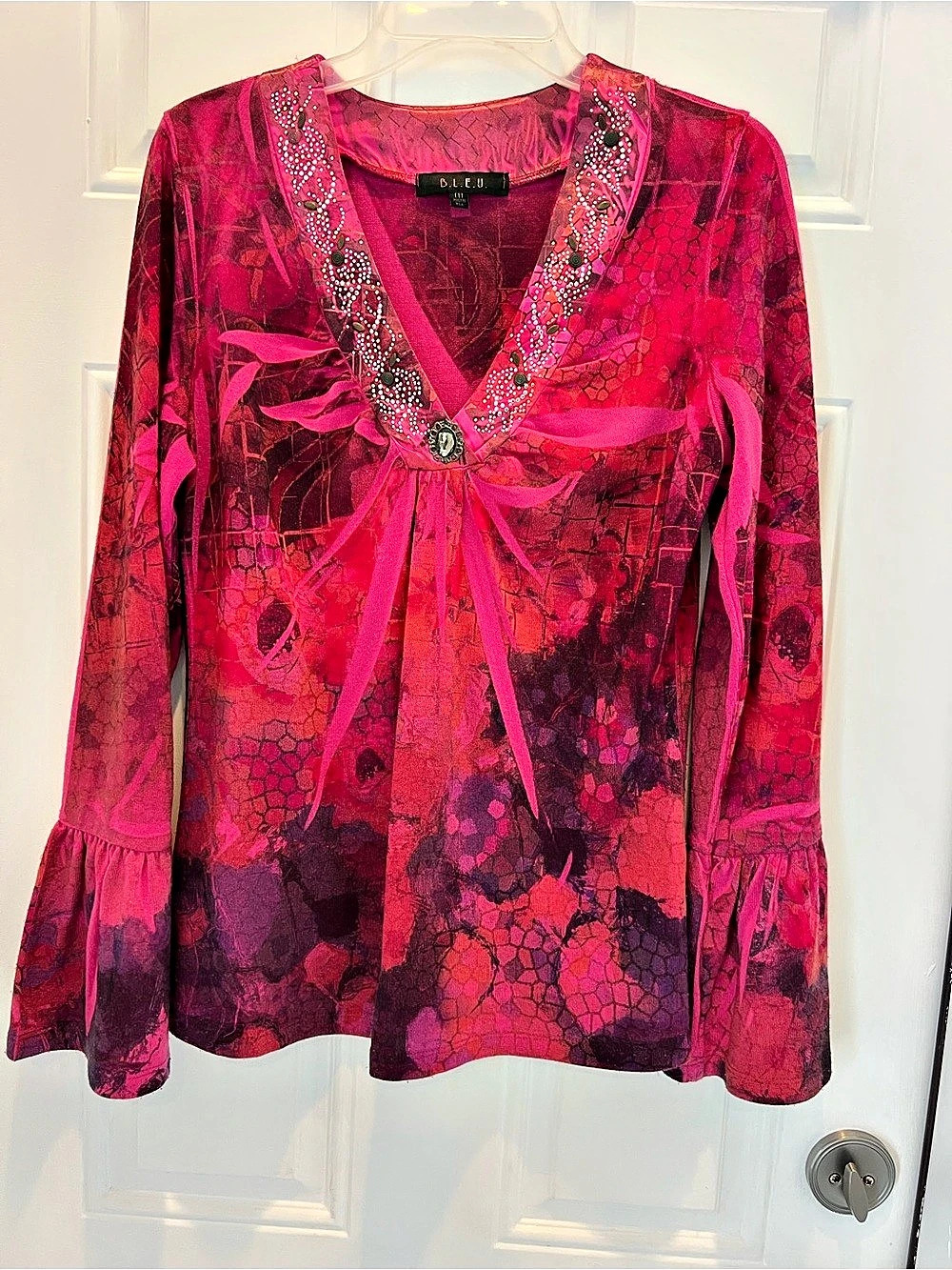 B.L.E.U. Women’s Red/pink Top Blouse Size M Long Sleeve V-Neck #987